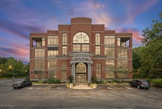 822 Kumho Drive 201, Fairlawn, OH 44333