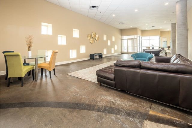648 S Riverside Dr Apt 316, Memphis, TN 38103