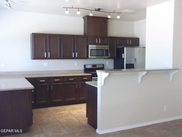 5823 MANCHESTER Drive, Santa Teresa, NM 88008