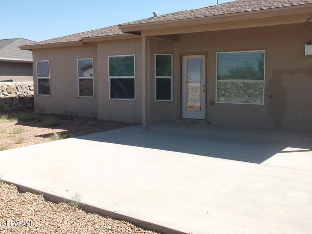 5823 MANCHESTER Drive, Santa Teresa, NM 88008