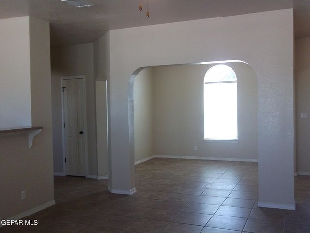 5823 MANCHESTER Drive, Santa Teresa, NM 88008