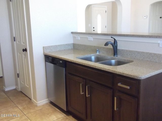 5823 MANCHESTER Drive, Santa Teresa, NM 88008