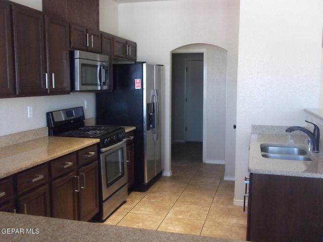 5823 MANCHESTER Drive, Santa Teresa, NM 88008