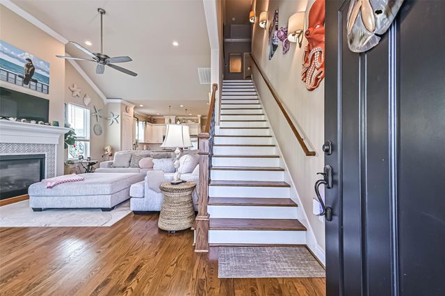 6 Compass Circle, Galveston, TX 77554