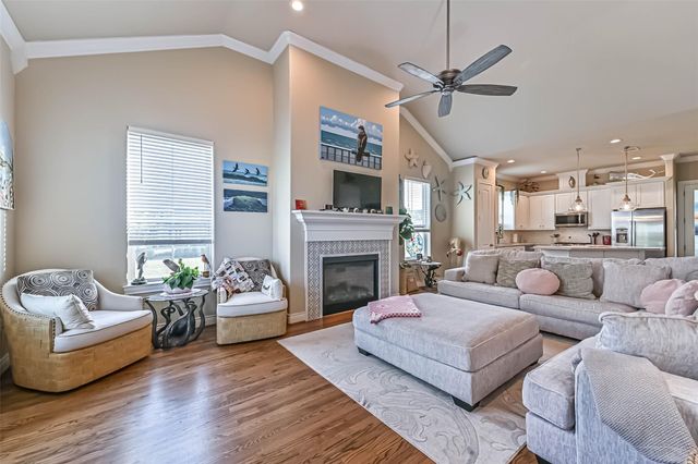 6 Compass Circle, Galveston, TX 77554