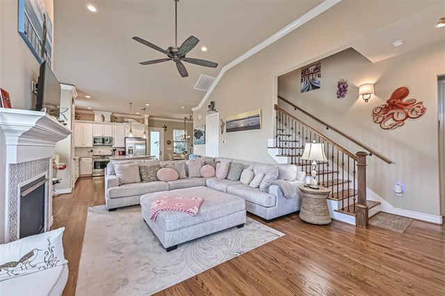 6 Compass Circle, Galveston, TX 77554