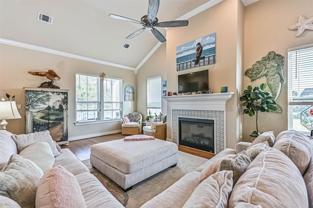 6 Compass Circle, Galveston, TX 77554