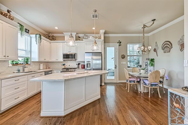 6 Compass Circle, Galveston, TX 77554