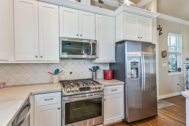 6 Compass Circle, Galveston, TX 77554