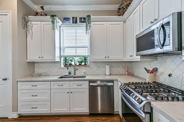 6 Compass Circle, Galveston, TX 77554