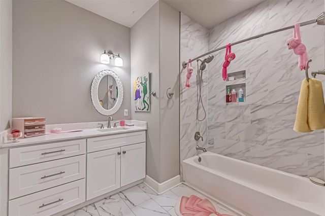 6 Compass Circle, Galveston, TX 77554