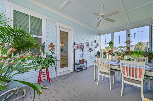 6 Compass Circle, Galveston, TX 77554