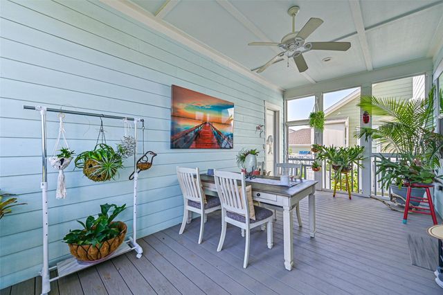 6 Compass Circle, Galveston, TX 77554