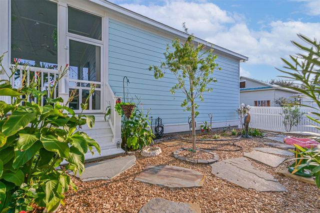 6 Compass Circle, Galveston, TX 77554