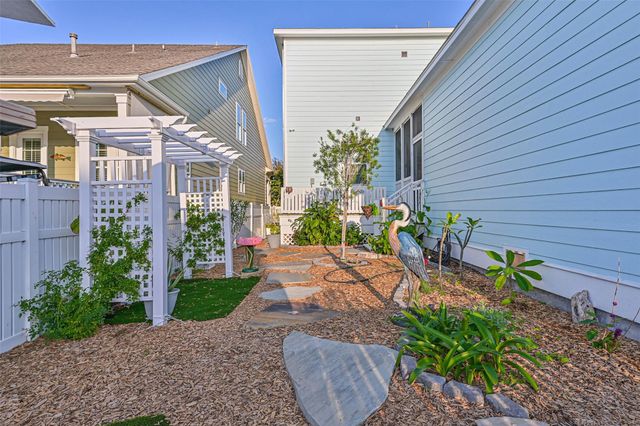 6 Compass Circle, Galveston, TX 77554