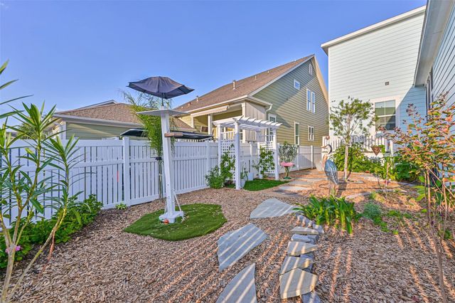 6 Compass Circle, Galveston, TX 77554