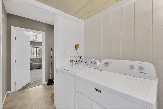 10204 Cartagena Avenue SW, Albuquerque, NM 87121