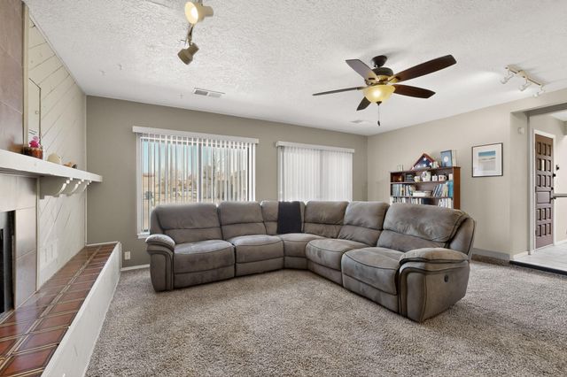 10204 Cartagena Avenue SW, Albuquerque, NM 87121