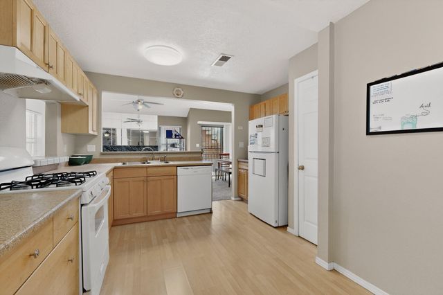 10204 Cartagena Avenue SW, Albuquerque, NM 87121