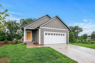 230 Mccarrons Place W, Roseville, MN 55113