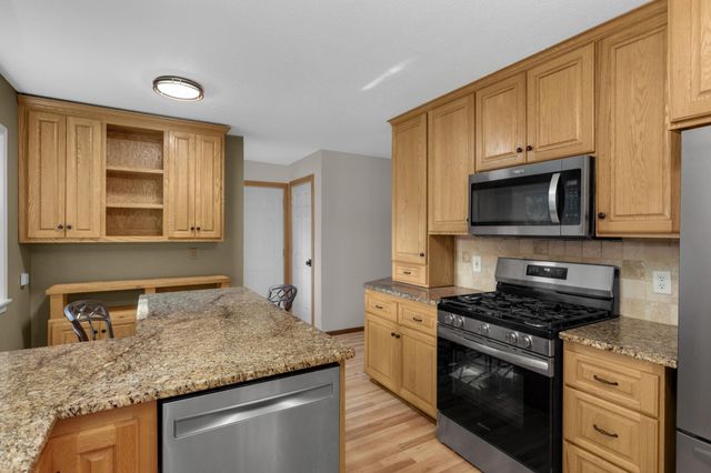 8473 Meadow Lake Road N, New Hope, MN 55428