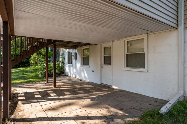 8473 Meadow Lake Road N, New Hope, MN 55428