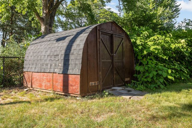 8473 Meadow Lake Road N, New Hope, MN 55428
