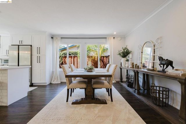 220 Yosemite Dr, Livermore, CA 94551