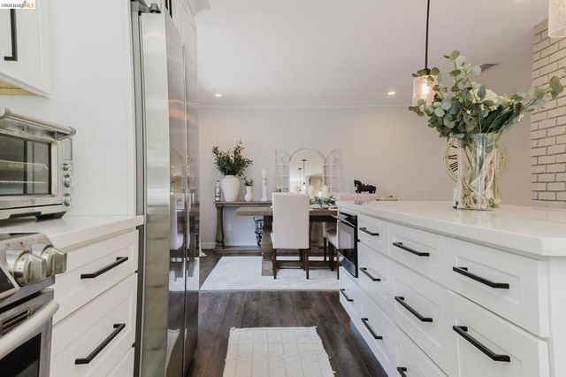220 Yosemite Dr, Livermore, CA 94551