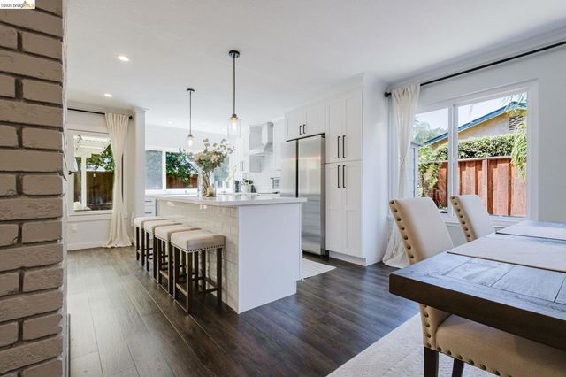220 Yosemite Dr, Livermore, CA 94551