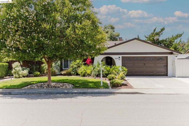 220 Yosemite Dr, Livermore, CA 94551