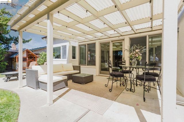 220 Yosemite Dr, Livermore, CA 94551