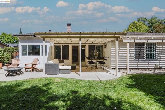 220 Yosemite Dr, Livermore, CA 94551