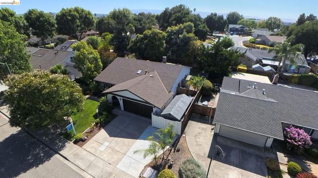 220 Yosemite Dr, Livermore, CA 94551