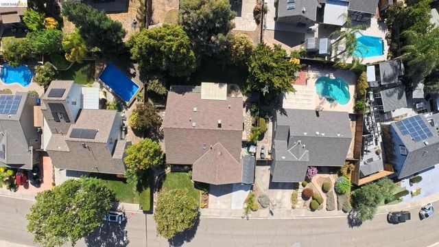 220 Yosemite Dr, Livermore, CA 94551