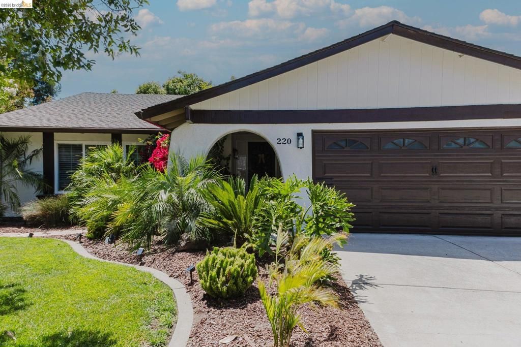 220 Yosemite Dr, Livermore, CA 94551