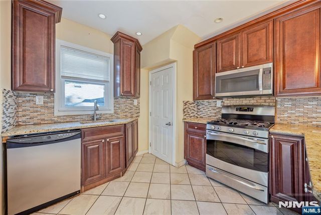 54 Bogert Street, Teaneck, NJ 07666