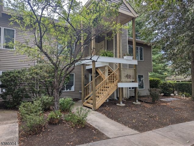 63 Augusta Dr, Clinton Twp., NJ 08801