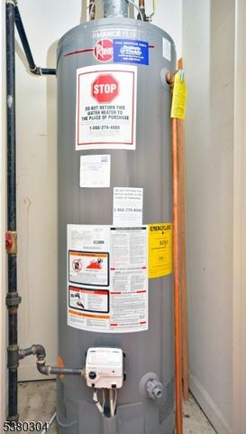 63 Augusta Dr, Clinton Twp., NJ 08801