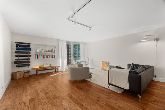 6033 N Sheridan Road 7C, Chicago, IL 60660