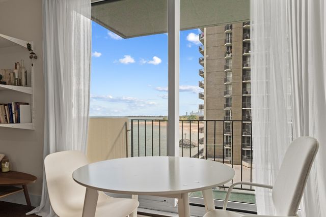 6033 N Sheridan Road 7C, Chicago, IL 60660