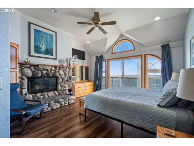 1060 First St W, Netarts, OR 97143