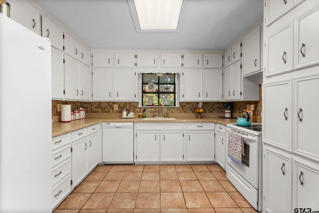 9722 FM 747, Jacksonville, TX 75766