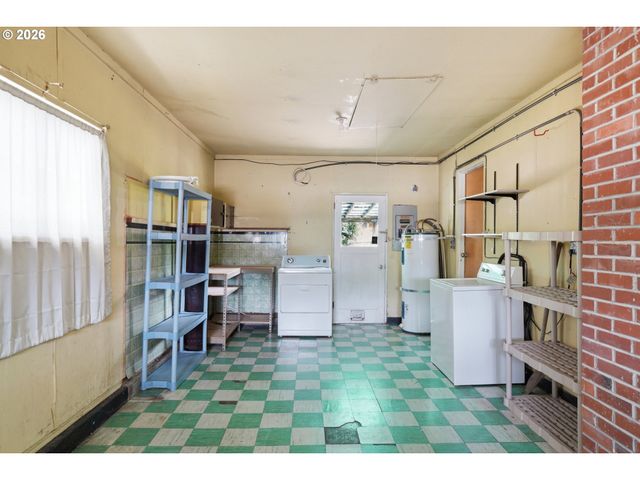 2556 TAYLOR Ave, Longview, WA 98632
