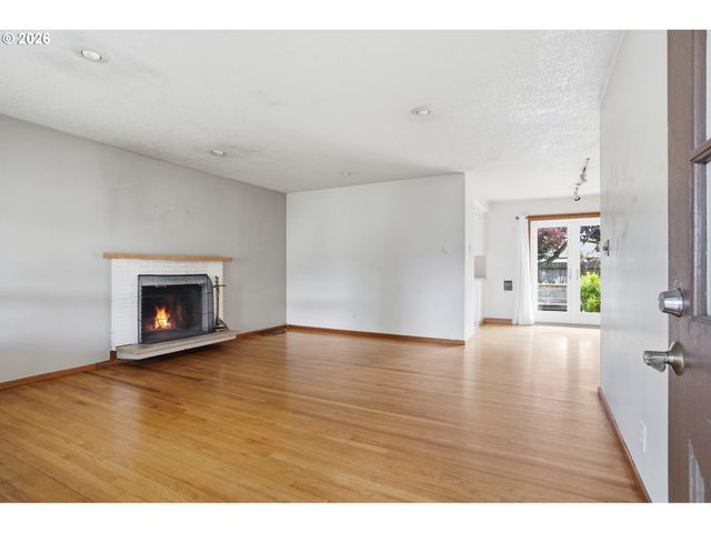 2556 TAYLOR Ave, Longview, WA 98632
