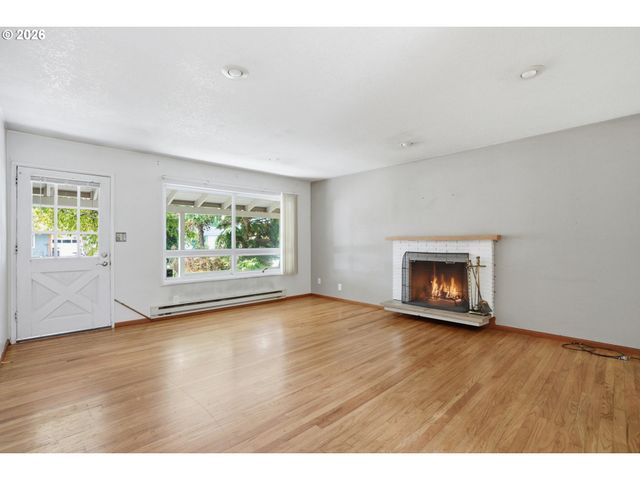 2556 TAYLOR Ave, Longview, WA 98632