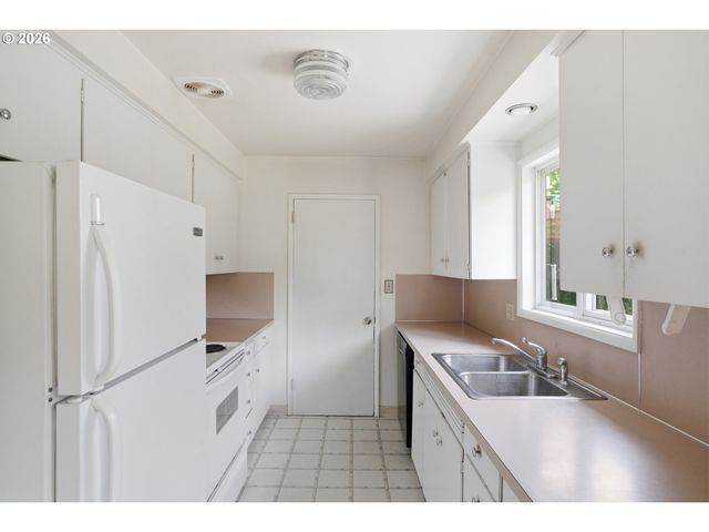 2556 TAYLOR Ave, Longview, WA 98632