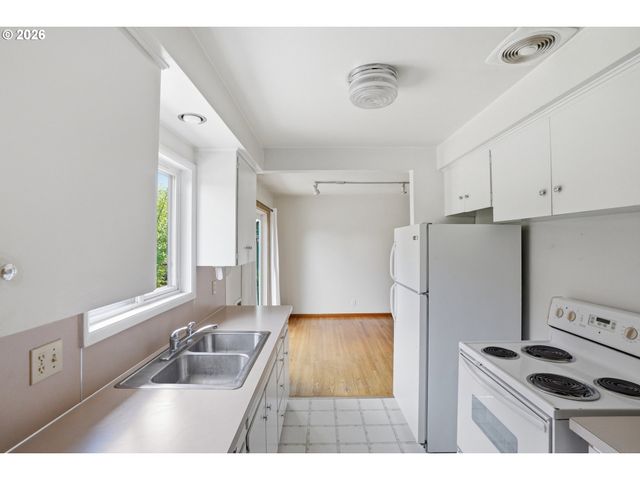 2556 TAYLOR Ave, Longview, WA 98632