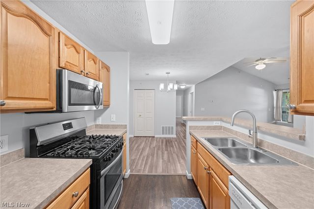 14821 Lenox Drive 221, Strongsville, OH 44136