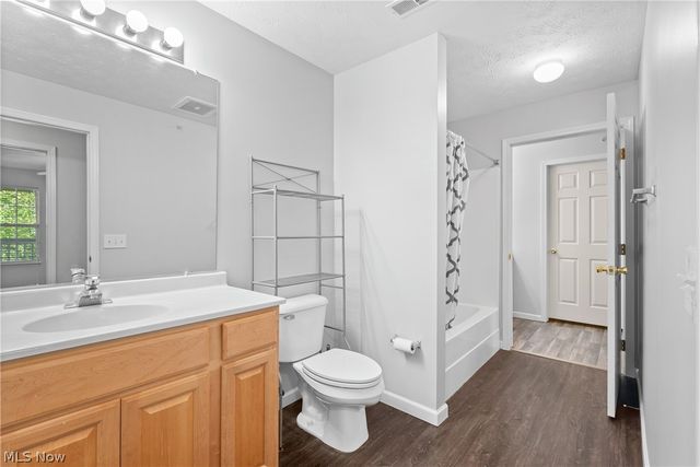 14821 Lenox Drive 221, Strongsville, OH 44136